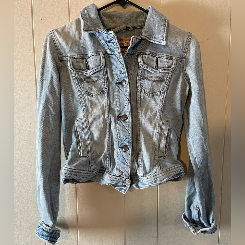 Light denim cropped jacket